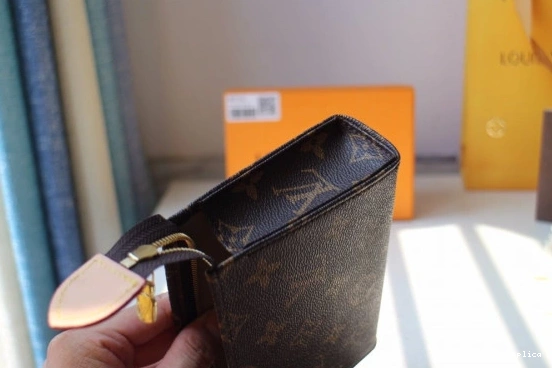 Affordable 15 LOUIS POUCH VUITTON TOILETRY 0822